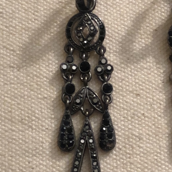 Black and Gray Vintage Monet Dangly Earrings. Has a goth Victorian vibe. 🖤 - Picture 3 of 16